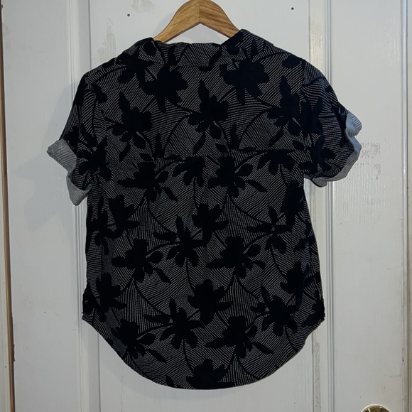 Universal Thread Top - Picture 2 of 3